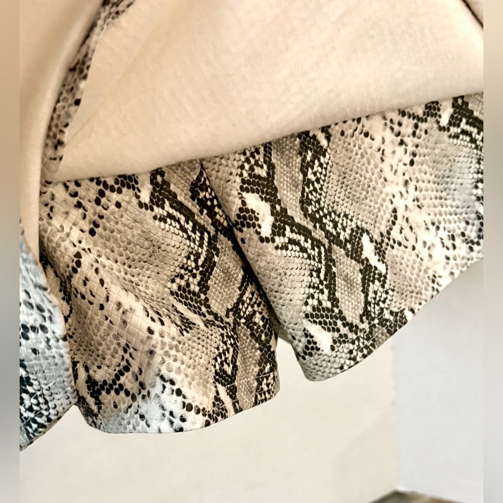 Cloud Ten Faux Leather Python Snake Print Wrap Skort Women’s size Large - Picture 6 of 14
